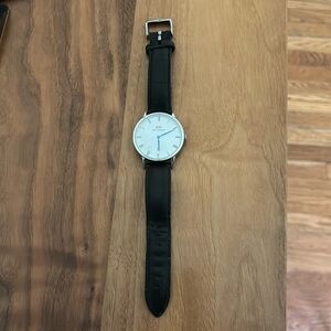 Daniel Wellington slim Men’s Black Leather and Silver Watch